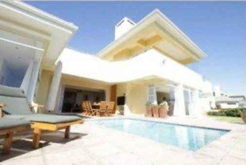 Enchantren villa in the best attitude near Milnerton