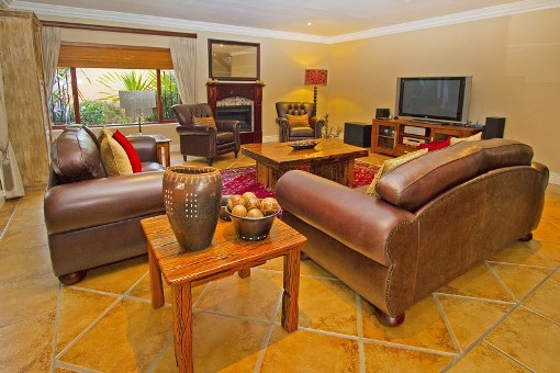 Spacious living room