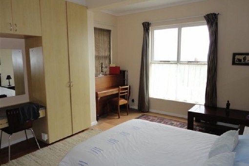 Spacious sleeping room