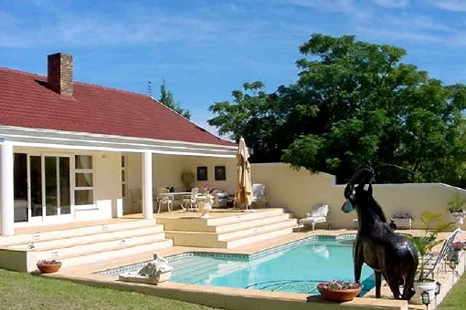 Beautiful villa with big garden in Somerset West