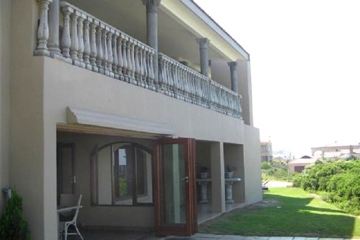 Garden with covered terrasse