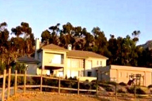 Modern villa with own horse stable in Somerset West