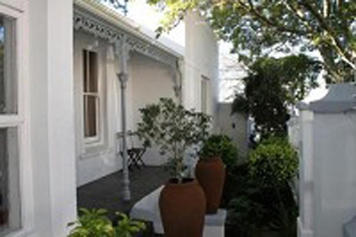 Huge house, only 10 minutes’ drive from beaches, city center and harbor, with 4 bedrooms