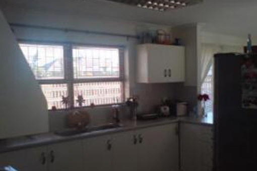 Bright and spacious kitchen